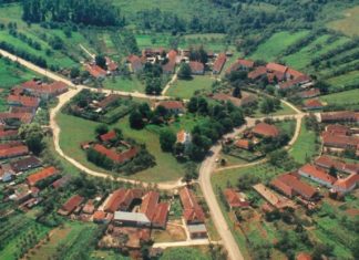 Singurul sat circular din România. În satul de poveste mai trăieşte doar un singur urmaş istoric
