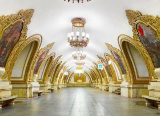 Frumusețea hipnotizantă a stațiilor de metrou din Moscova. Galerie foto spectaculoasă!