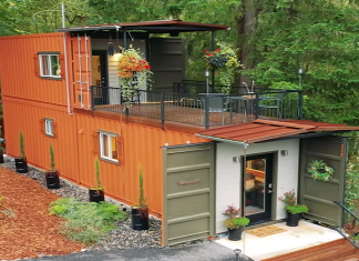 Acest cuplu a construit o Casă Uimitoare din Containere pentru o viață fără datorii