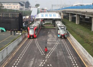 Primul „tren inteligent” din lume cu șine virtuale a fost lansat în China