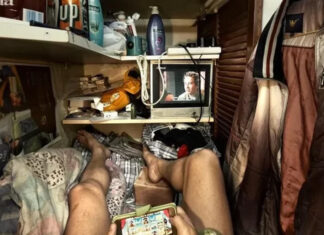 Cum arată casa-cutie de chibrit în care locuiesc peste 200.000 de oameni în Hong Kong pentru 225 de dolari pe lună.