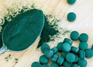 Cele mai importante beneficii ale spirulinei: poate trata HIV, diabetul de tip 2, candida și multe altele