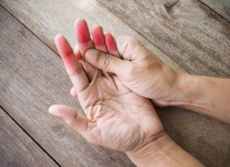 Amorțeală în mâini – un semnal important că trebuie să mergi la medic: 5 cauze posibile